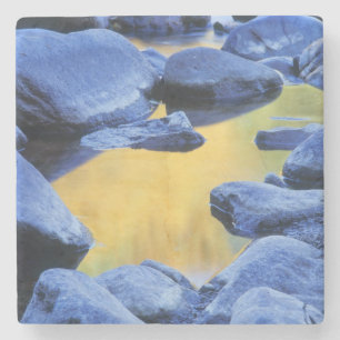 Herbstfarben spiegeln sich in einem Planschbecken, Steinuntersetzer