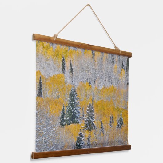 Herbstfarben von Aspens & Fresh Snow Keebler Pass Wandteppich Mit Holzrahmen (Gewinkelt)