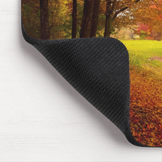 Herbstfarbene Landschaft Mousepad (Ecke)