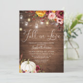 Herbstfloraler Pumpkin Fall in Liebe Brautparty Einladung (Stehend Vorderseite)
