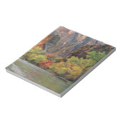 Herbstfolien entlang der Jungfrau in der Nähe des  Notizblock (Rotiert)