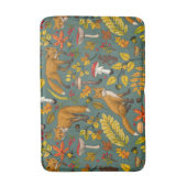 Herbstfüchse auf Kieferngrün Badematte (Vorderseite Vertikal)