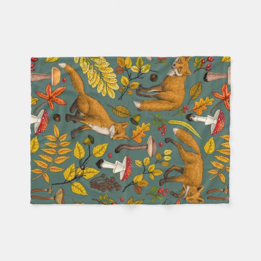 Herbstfüchse auf Kieferngrün Fleecedecke (Vorderseite (Horizontal))