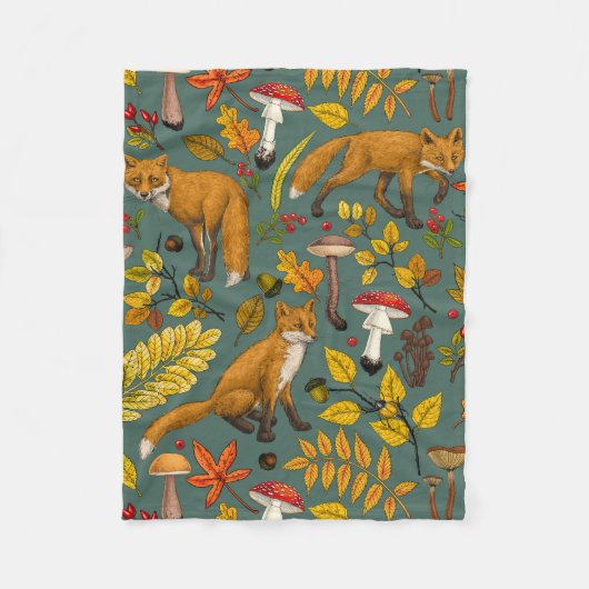 Herbstfüchse auf Kieferngrün Fleecedecke (Vorderseite)