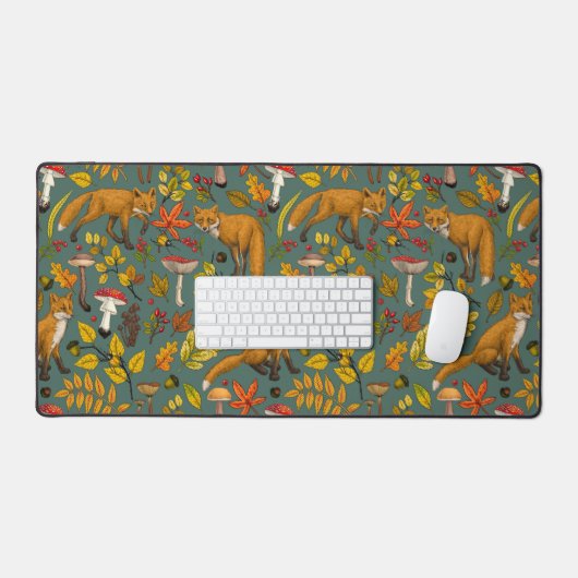 Herbstfüchse auf Kieferngrün Schreibtischunterlage (Tastatur & Maus)