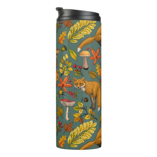 Herbstfüchse auf Kieferngrün Thermosbecher (Nach rechts gedreht)