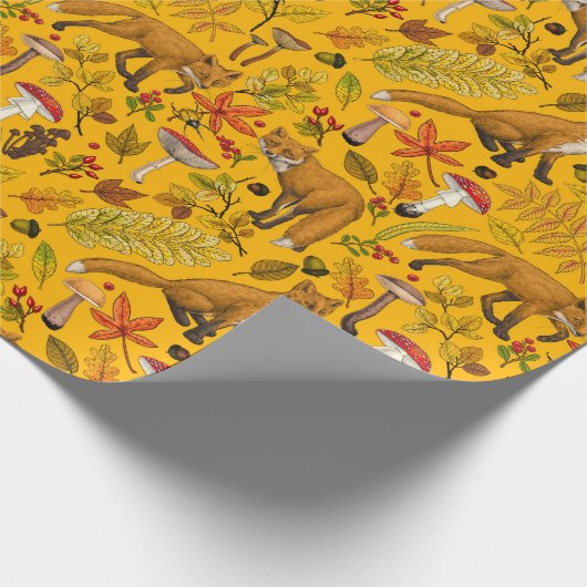 Herbstfüchse auf Orange Geschenkpapier (Ecke)