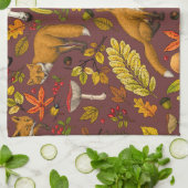 Herbstfüchse auf Schokoladenbraun Geschirrtuch (Gefaltet)