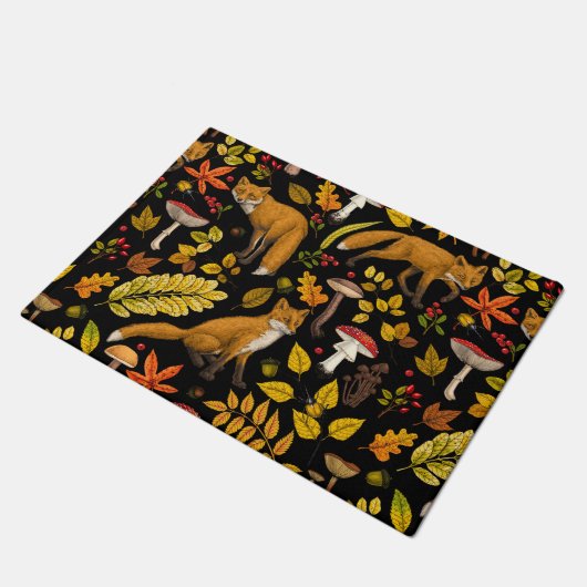 Herbstfüchse auf schwarz fußmatte (Schrägansicht)