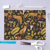 Herbstfüchse auf schwarz seidenpapier (Handwerk)