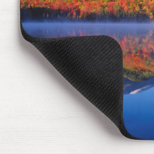 Herbstgebirge | New York Mousepad (Ecke)