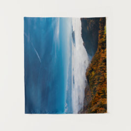 Herbstgebirge und Nebel im Tal Wandteppich