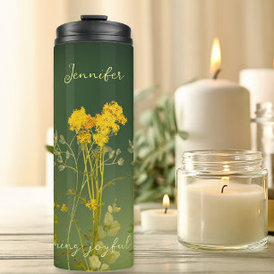 Herbstgelbe Blumen auf grüner Inspiration Thermosbecher