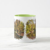 Herbstgelbe Park Bäume Reflektion Tasse (Zentrum)