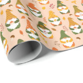 Herbstgnomen im Waldmuster Geschenkpapier (Rolleneckpunkt)