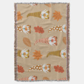 Herbstgome mit Herbstblättern und Kürbiskins Decke (Vorderseite Vertikal)