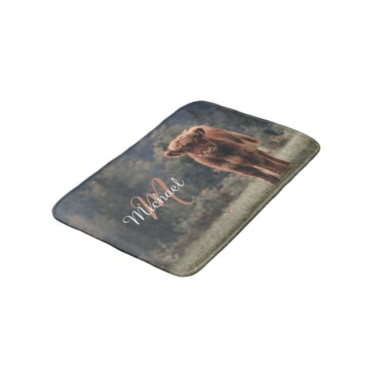 Herbstgras-Monogramm für Höllenkälber Badematte (Schrägansicht)