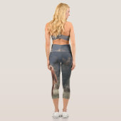 Herbstgras-Monogramm für Höllenkälber Capri Leggings (Rückseite)