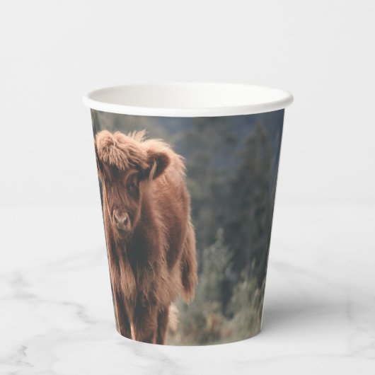 Herbstgrasfeld für Rinder Pappbecher (Rückseite)