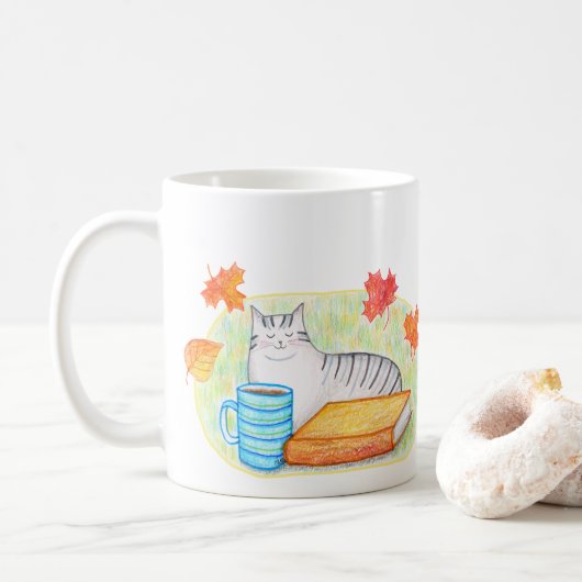 Herbstgraue Katze mit Buch und Kaffee Lover Kaffeetasse (Mit Donut)