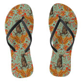 Herbstkaninchen auf hellgrün badesandalen (Fußbett)