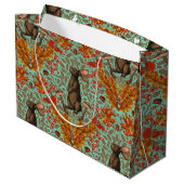 Herbstkaninchen auf hellgrün große geschenktüte (Rückseite Schrägansicht)