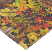 Herbstkaninchen auf schwarz tischdecke (Schrägansicht)