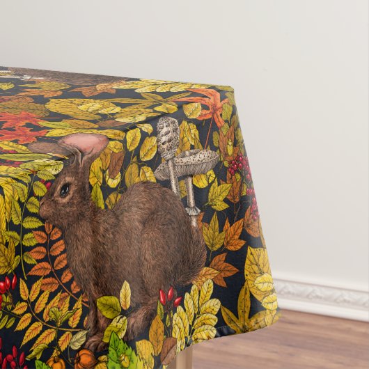 Herbstkaninchen auf schwarz tischdecke (Beispiel)