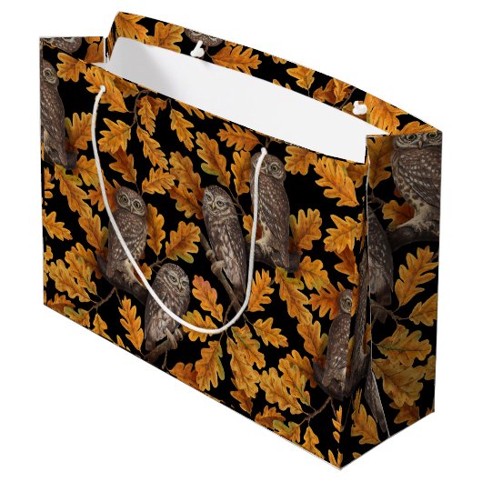 Herbstkauz auf schwarz große geschenktüte (Rückseite Schrägansicht)