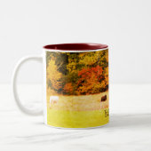 Herbstkuhfeld Natur Personalisiert Zweifarbige Tasse (Links)