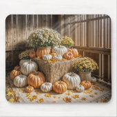 Herbstkürme auf einem Heuballen Mousepad (Vorne)