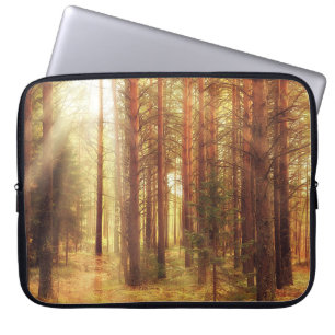 Herbstlandschaft Hintergrund, Sonnenstrahlen im Wa Laptopschutzhülle