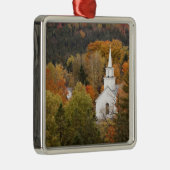 Herbstlandschaft mit Kirche, Vermont, USA Ornament Aus Metall (Rechts)