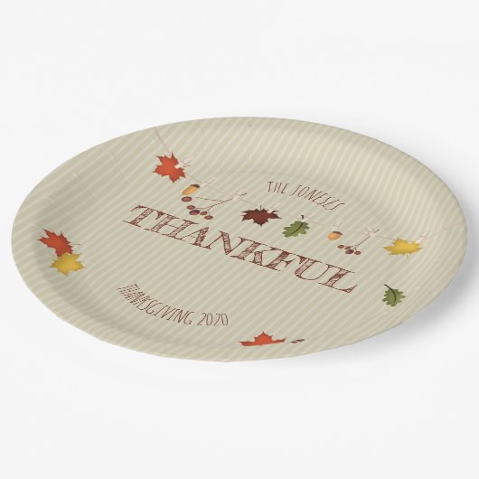 Herbstlaub auf der Wäscheleine Pappteller (Schrägansicht)