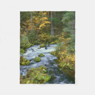 Herbstlaub & Douglasien-Grenze Roaring River Fleecedecke