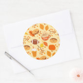 Herbstlaub Football und Pumpkin Gewürzmuster Runder Aufkleber (Umschlag)