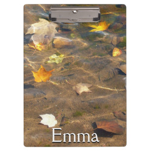 Herbstlaub im Teichwasser Naturfotografie Klemmbrett