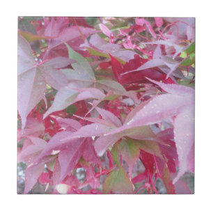 Herbstlaub in Rosa und Schwarz Fliese
