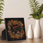Herbstlaub Mushroom Hübsch Happy Fall Fotoplatte<br><div class="desc">Hübsche Herbstdekor mit bunten Herbstblättern und Pilzen in Kranform. Es erfasst das Wesen der Saison und verleiht jedem Raum Wärme und Charme. Dieses bezaubernde Werk ist perfekt für Schreibtische,  Mantels oder Einstiegsanlagen geeignet und feiert zeitlos und elegant die Schönheit des Herbstes</div>