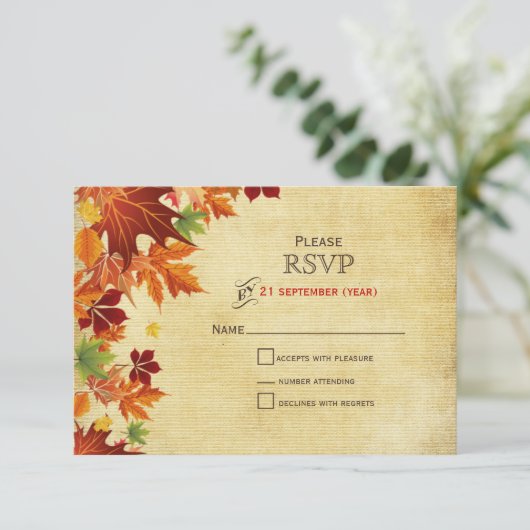 Herbstlaub Rustikale Hochzeit RSVP Karte (Stehend Vorderseite)