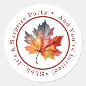 Herbstlaub Shhh...Es ist ein überraschendes Party Runder Aufkleber (Vorderseite)