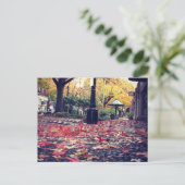 Herbstlaub Sidewalk View Postkarte (Stehend Vorderseite)