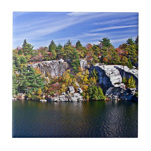 Herbstlaub um See Minnewaska Fliese (Vorderseite)