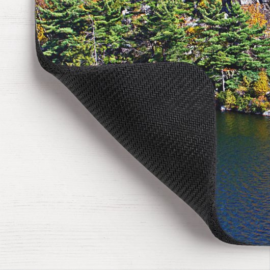Herbstlaub um See Minnewaska Mousepad (Ecke)
