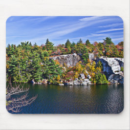 Herbstlaub um See Minnewaska Mousepad