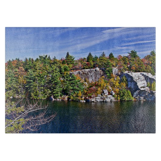 Herbstlaub um See Minnewaska Schneidebrett (Vorderseite)