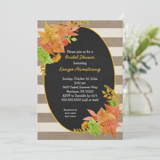 Herbstlaub und Burlap-Chalkboard-Brautparty Einladung (Stehend Vorderseite)
