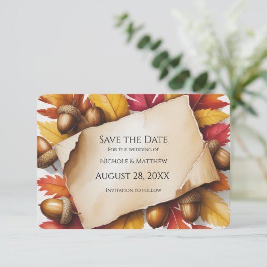 Herbstlaub und Eicheln Rustikale Hochzeit Save The Date (Stehend Vorderseite)