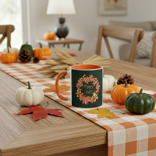 Herbstlaub und Marienkäfer mit anpassbarem Text Tasse