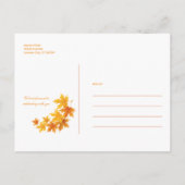 Herbstlaube auf rustikalem Holzgelände Ankündigungspostkarte (Rückseite)